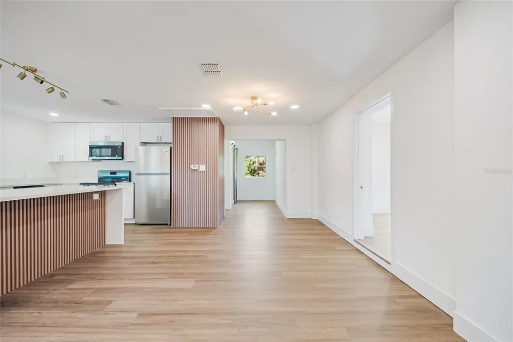 842 DENNIS AVENUE Orlando, FL 32807