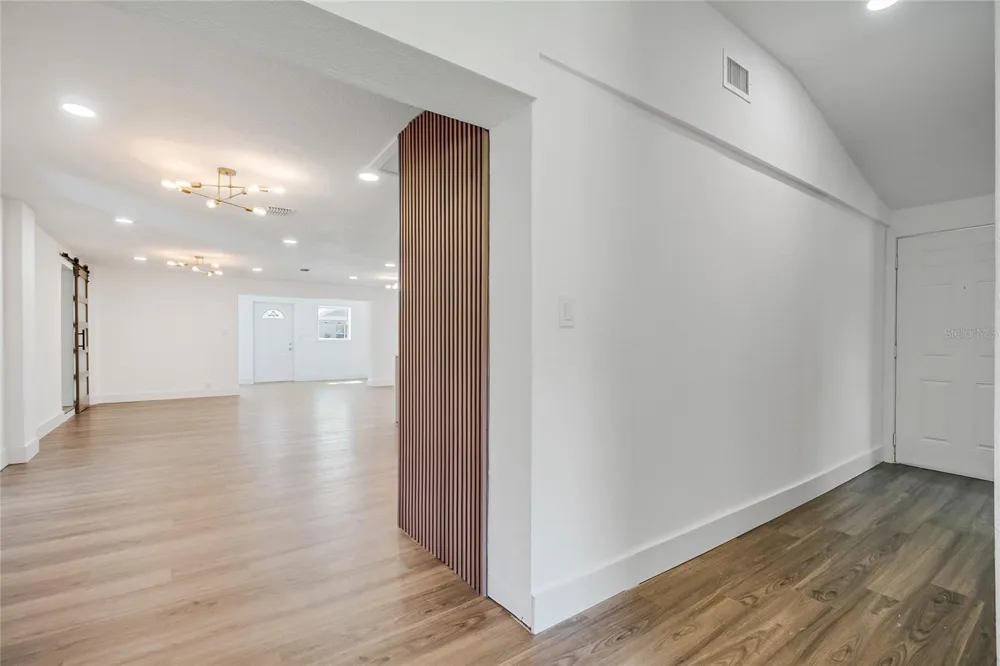 842 DENNIS AVENUE Orlando, FL 32807