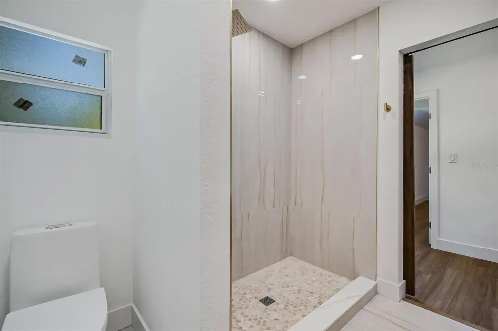 842 DENNIS AVENUE Orlando, FL 32807