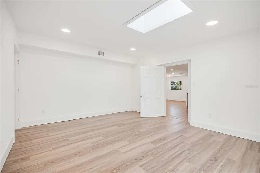 842 DENNIS AVENUE Orlando, FL 32807