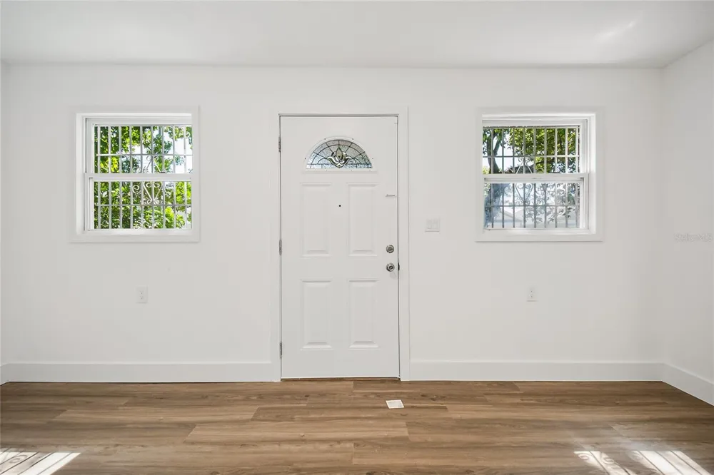 842 DENNIS AVENUE Orlando, FL 32807