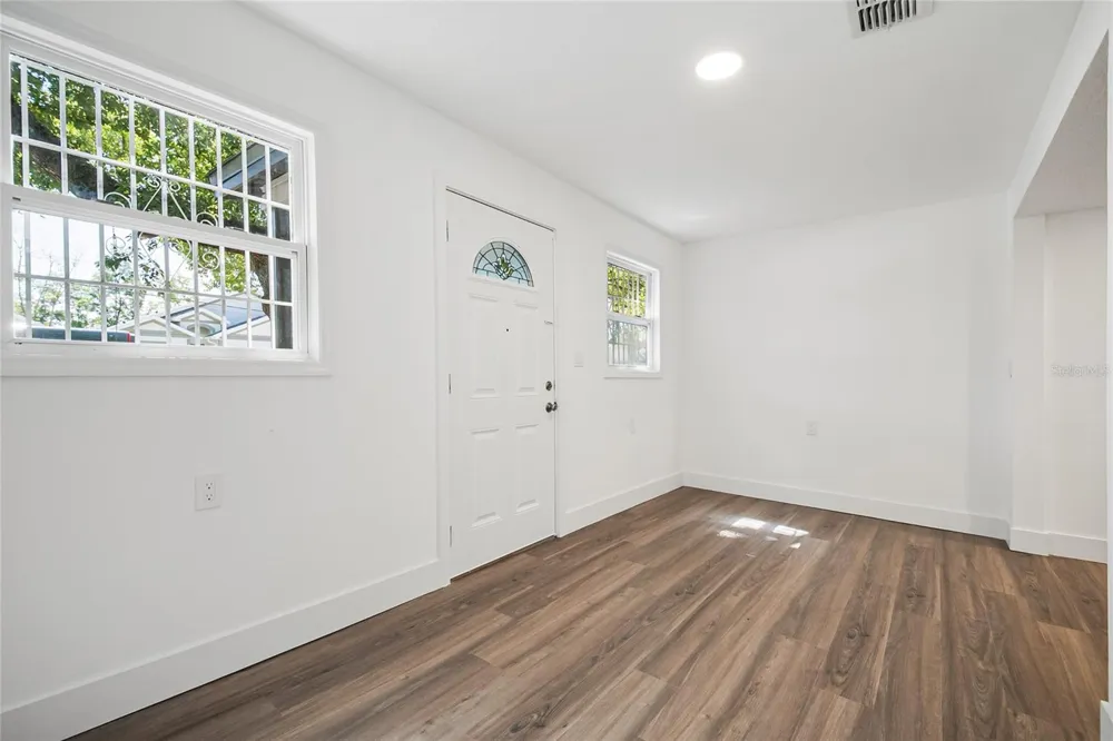 842 DENNIS AVENUE Orlando, FL 32807