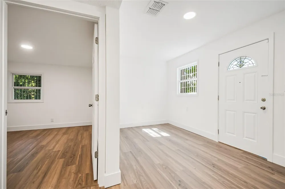 842 DENNIS AVENUE Orlando, FL 32807