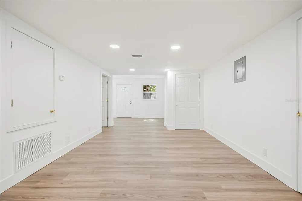 842 DENNIS AVENUE Orlando, FL 32807