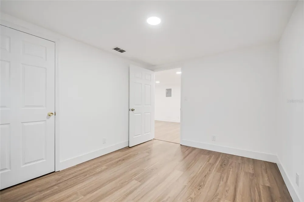 842 DENNIS AVENUE Orlando, FL 32807