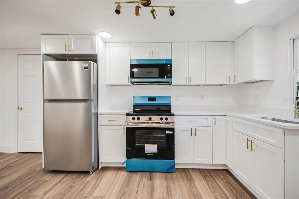 842 DENNIS AVENUE Orlando, FL 32807