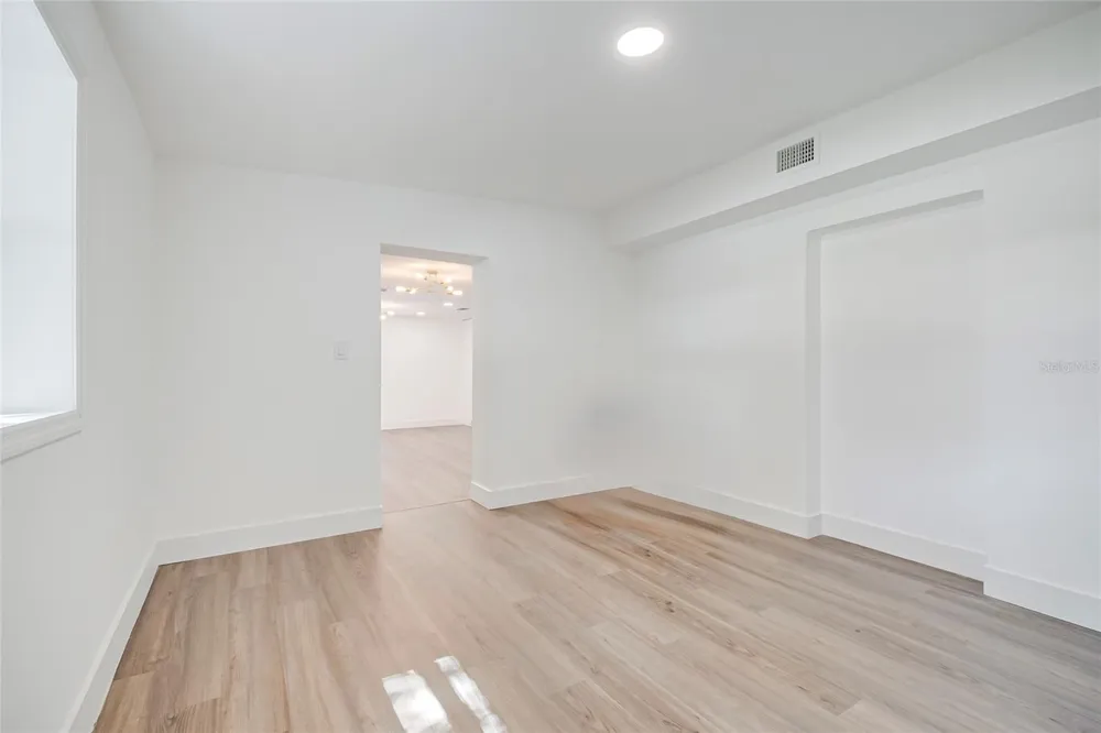 842 DENNIS AVENUE Orlando, FL 32807