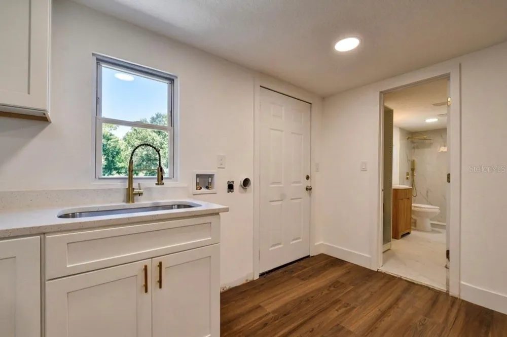 842 DENNIS AVENUE Orlando, FL 32807