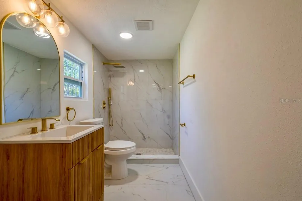 842 DENNIS AVENUE Orlando, FL 32807