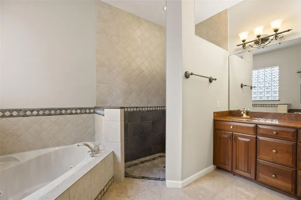 5554 PALM LAKE CIRCLE Orlando, FL 32819