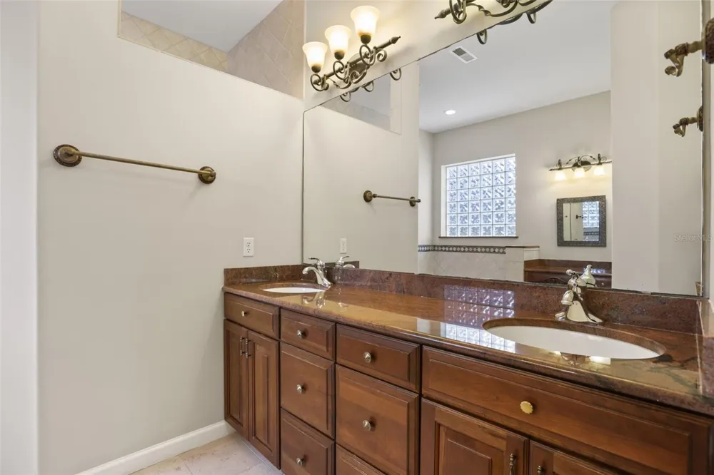 5554 PALM LAKE CIRCLE Orlando, FL 32819