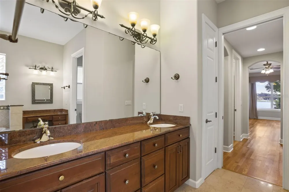 5554 PALM LAKE CIRCLE Orlando, FL 32819