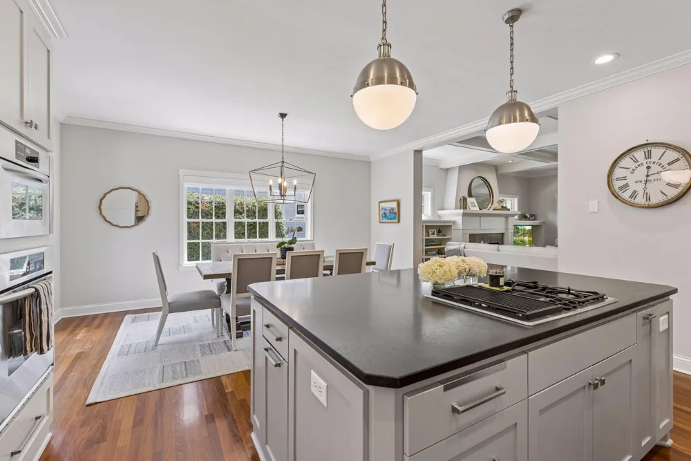 238 Broadway Avenue Wayzata, MN 55391