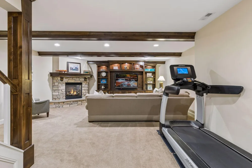 238 Broadway Avenue Wayzata, MN 55391