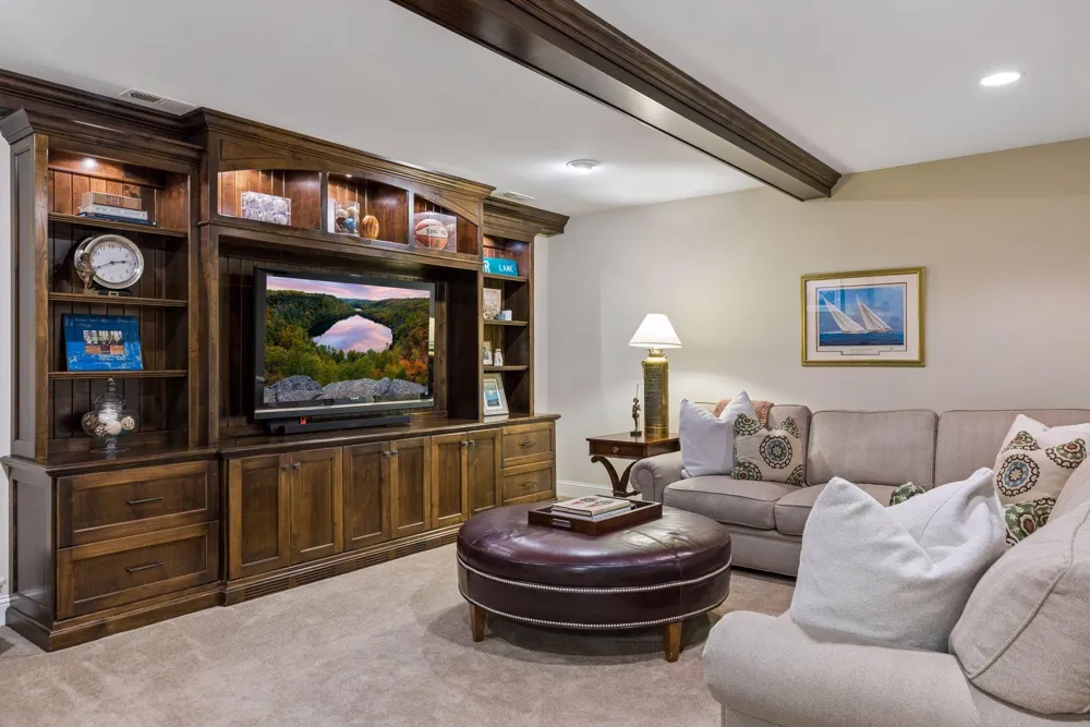238 Broadway Avenue Wayzata, MN 55391