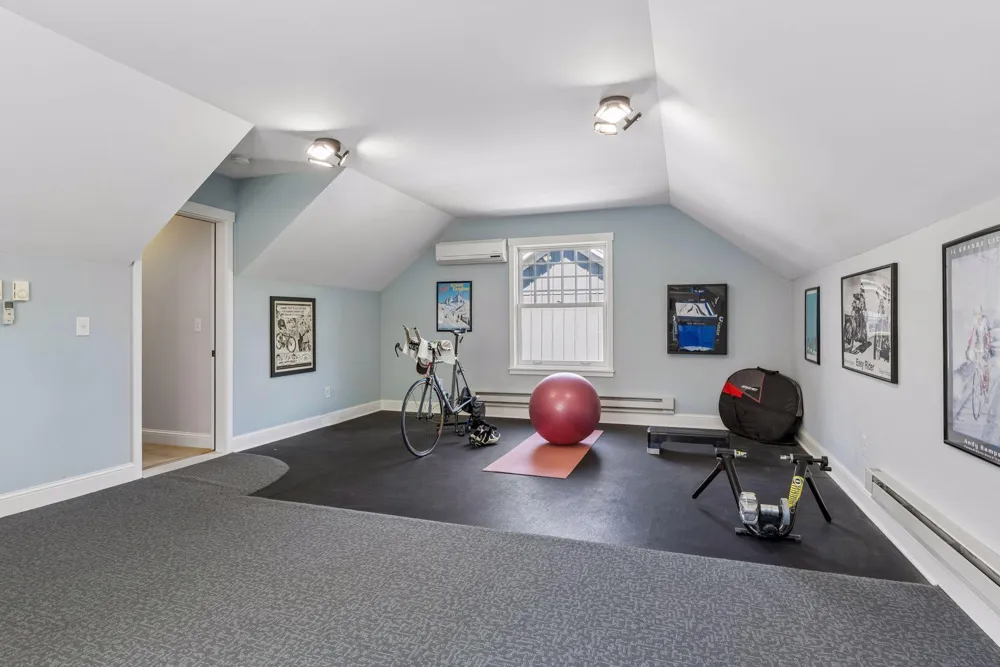 238 Broadway Avenue Wayzata, MN 55391