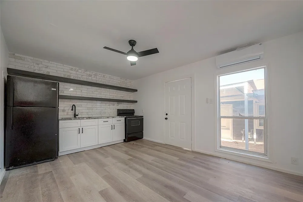 3320 Hays Street #B Pasadena, TX 77503