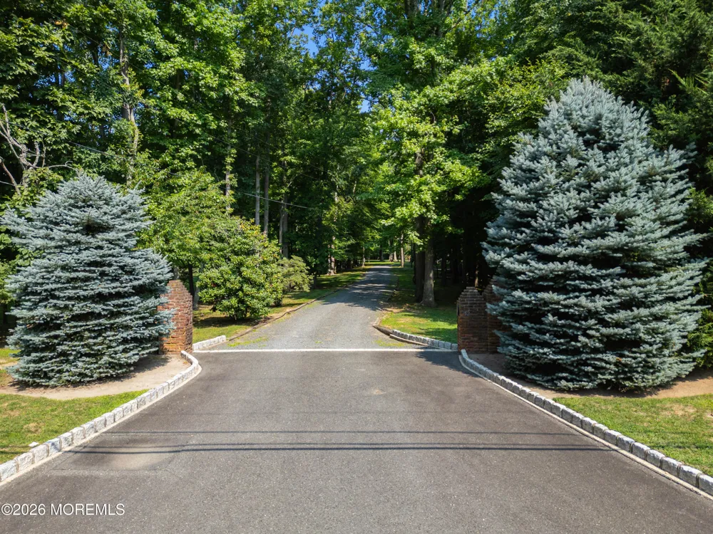 52 Shrewsbury Drive Rumson, NJ 07760