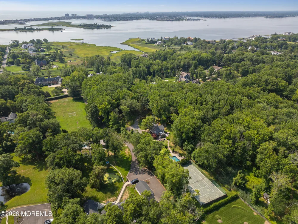 52 Shrewsbury Drive Rumson, NJ 07760