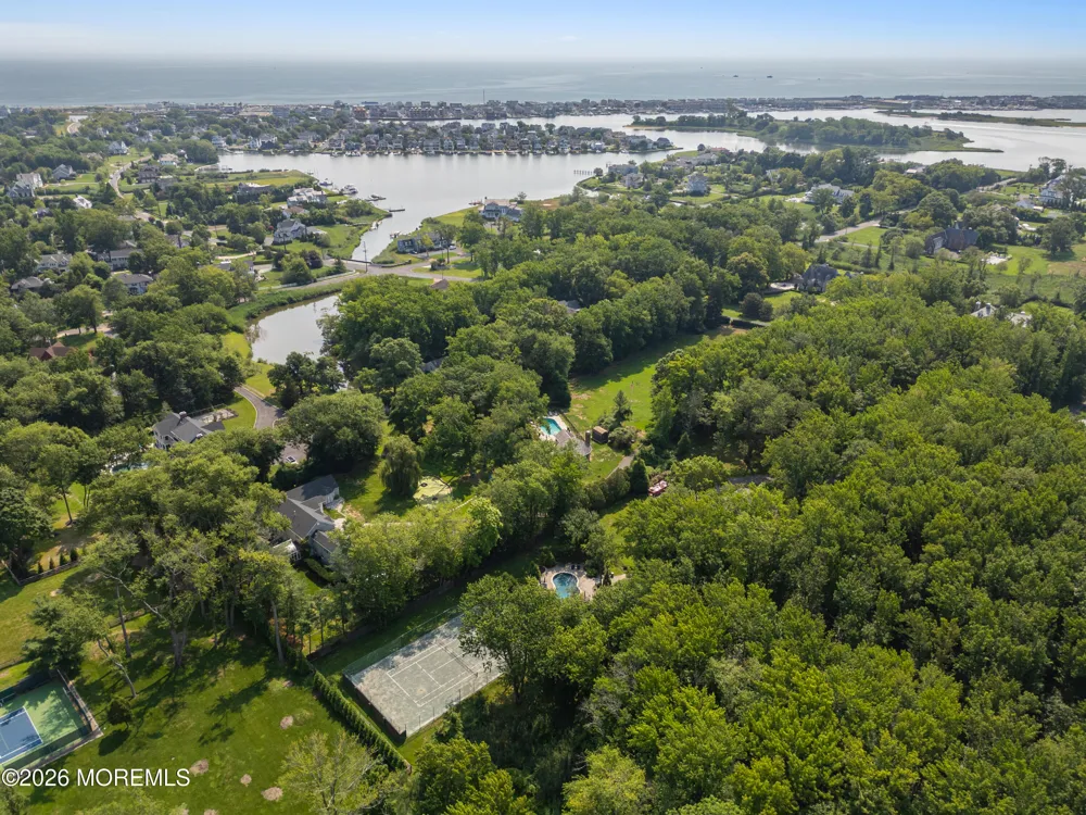 52 Shrewsbury Drive Rumson, NJ 07760
