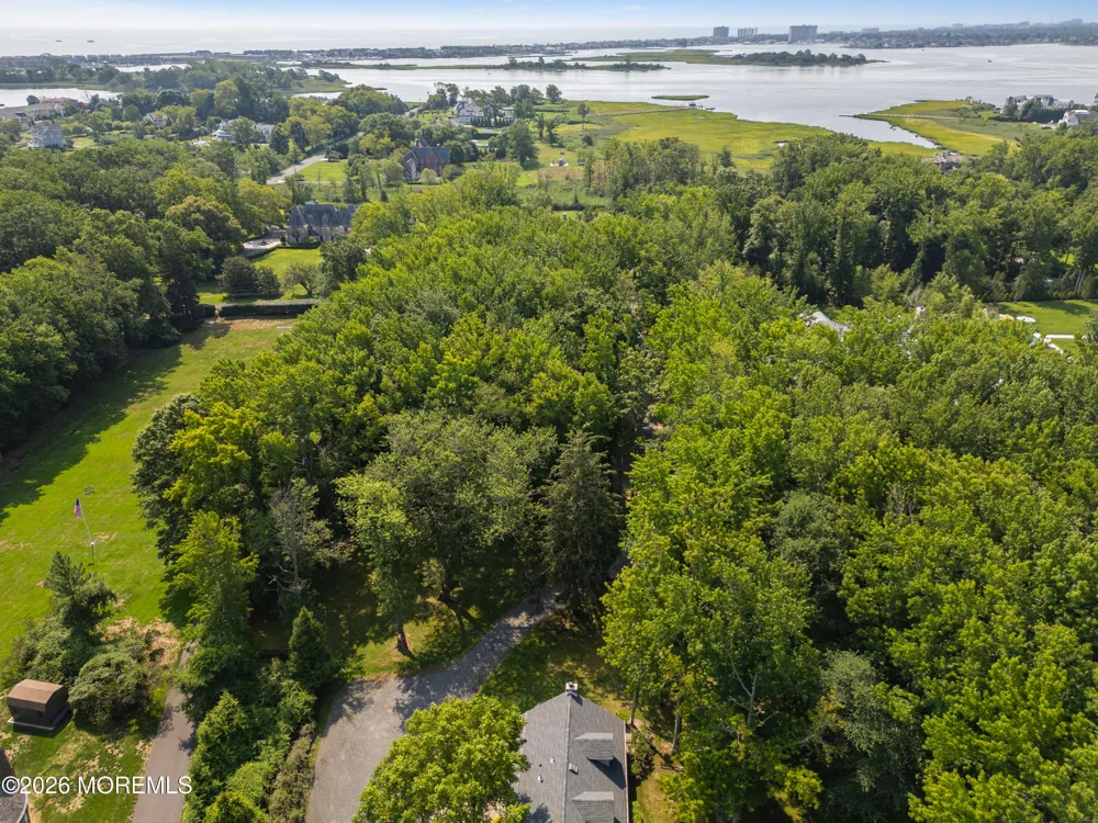 52 Shrewsbury Drive Rumson, NJ 07760