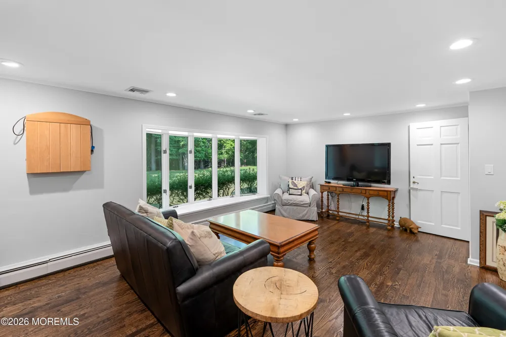 52 Shrewsbury Drive Rumson, NJ 07760