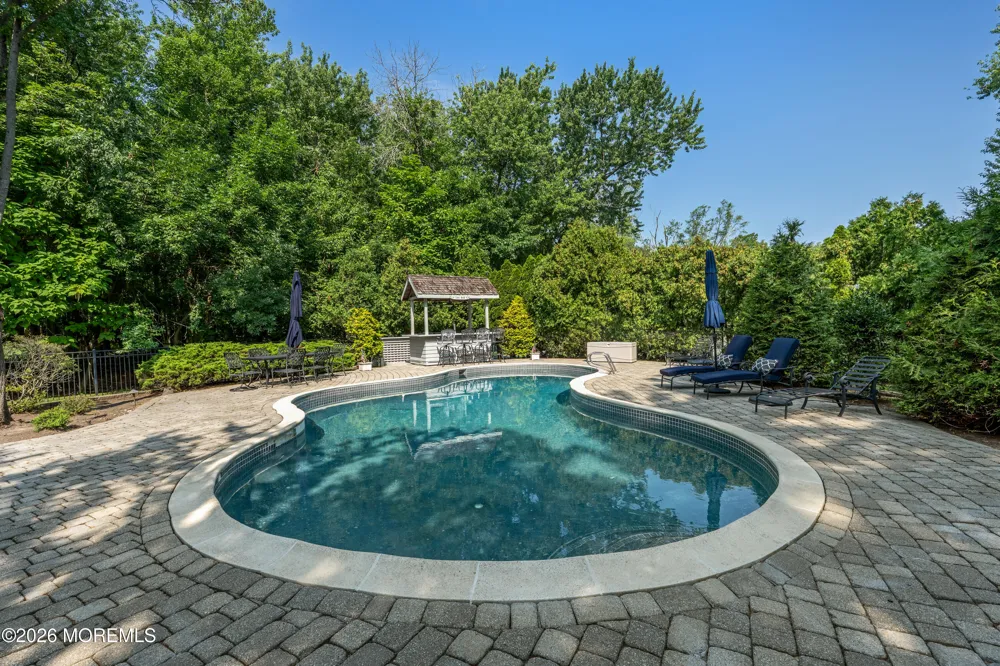 52 Shrewsbury Drive Rumson, NJ 07760