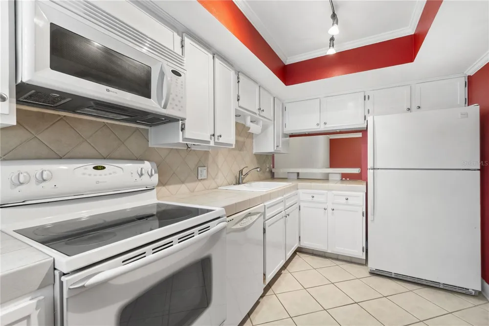 3823 OAK DRIVE #K22 Tampa, FL 33611