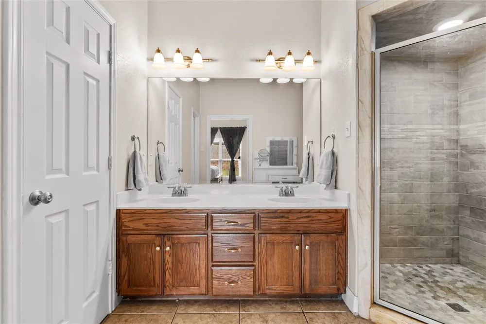 429 W Wall Street Hewitt, TX 76643