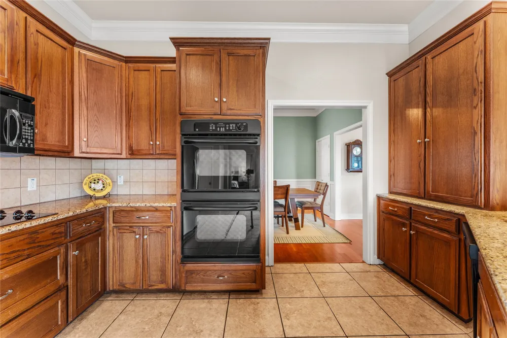 429 W Wall Street Hewitt, TX 76643