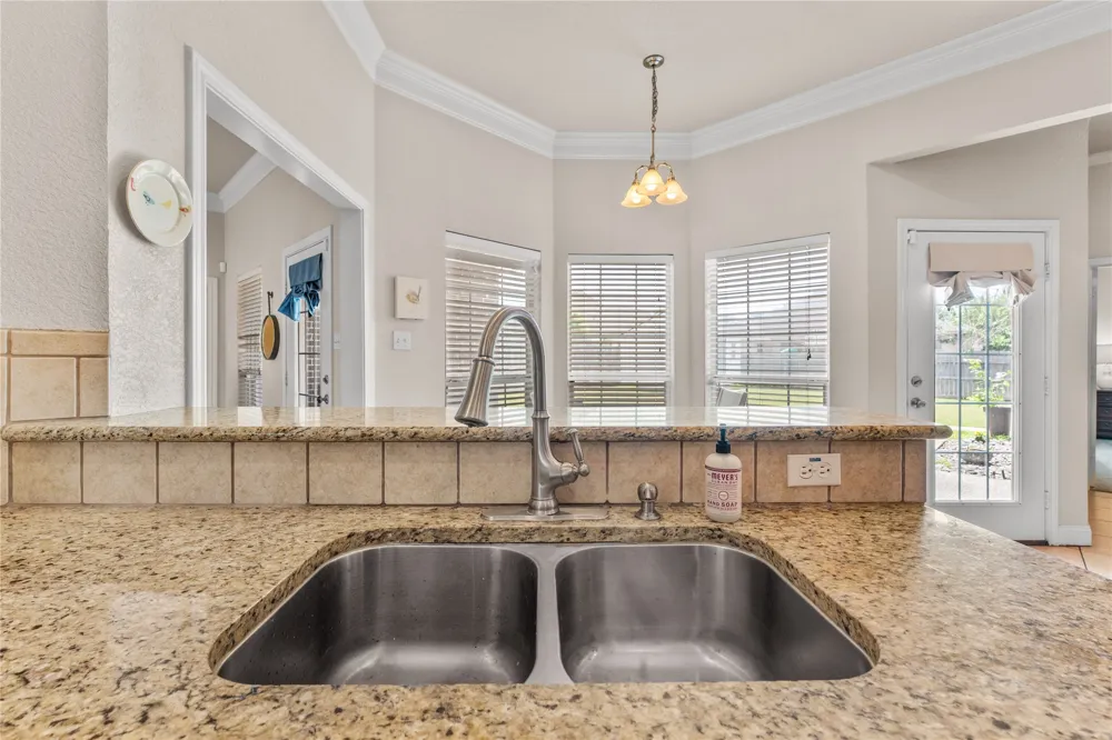 429 W Wall Street Hewitt, TX 76643