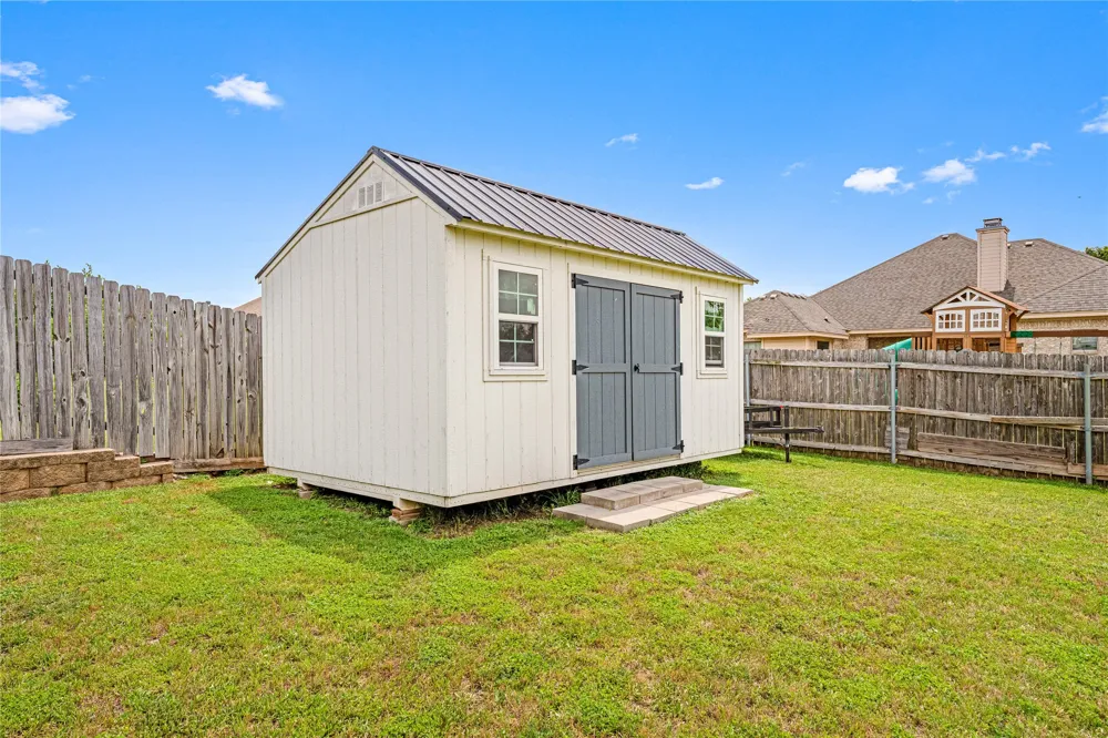 429 W Wall Street Hewitt, TX 76643