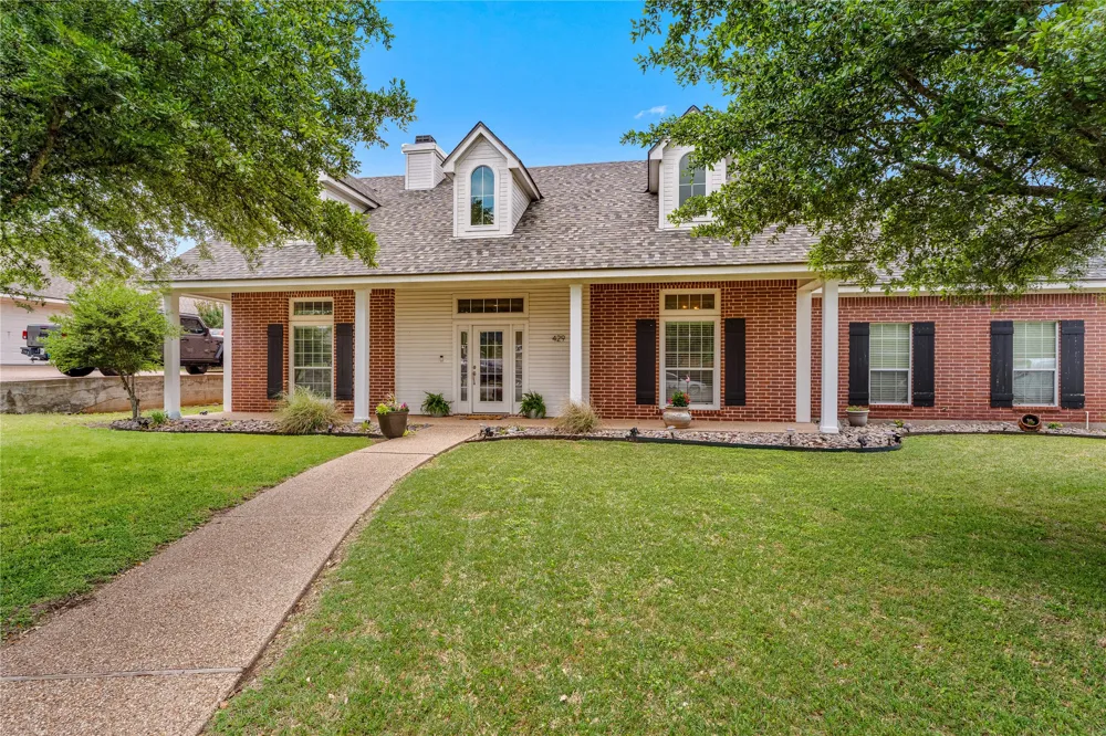 429 W Wall Street Hewitt, TX 76643