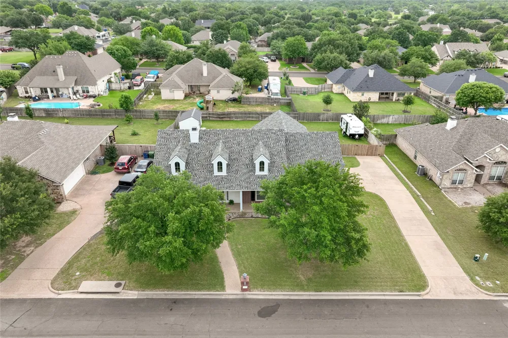 429 W Wall Street Hewitt, TX 76643