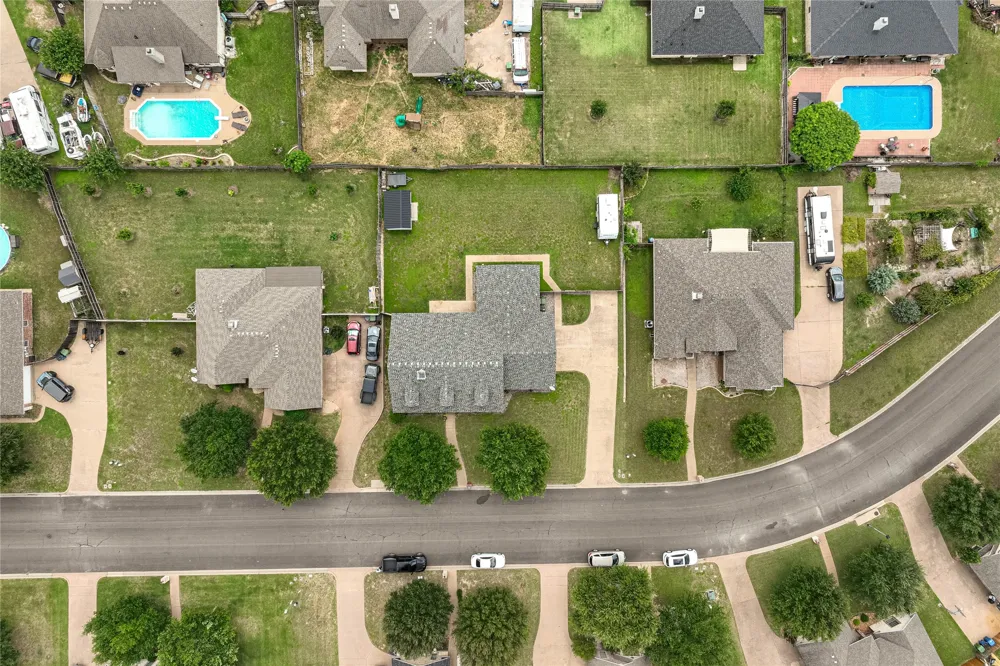 429 W Wall Street Hewitt, TX 76643