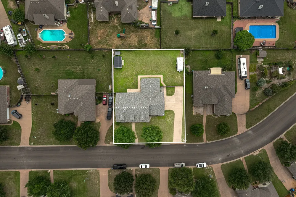 429 W Wall Street Hewitt, TX 76643