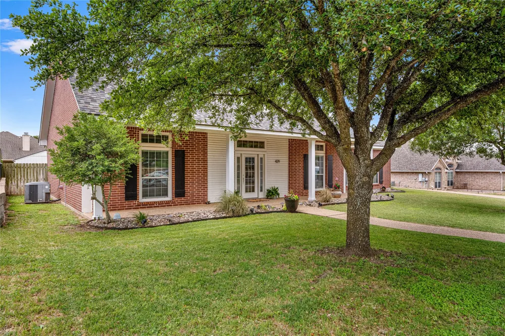 429 W Wall Street Hewitt, TX 76643