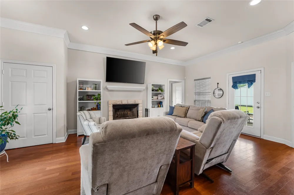 429 W Wall Street Hewitt, TX 76643