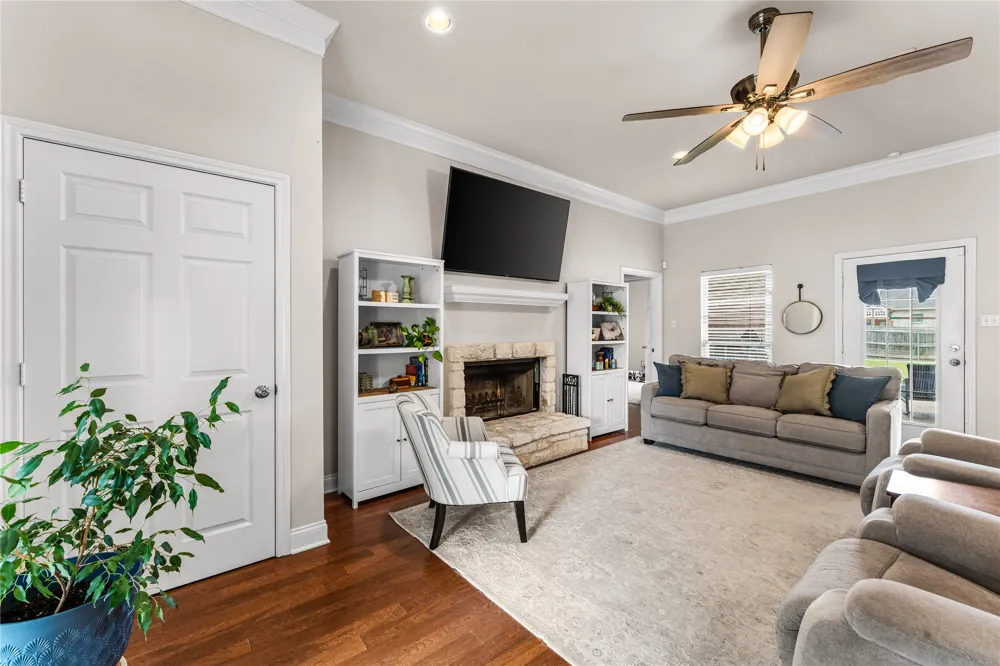 429 W Wall Street Hewitt, TX 76643