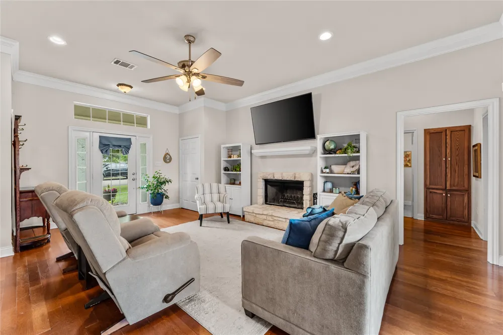 429 W Wall Street Hewitt, TX 76643
