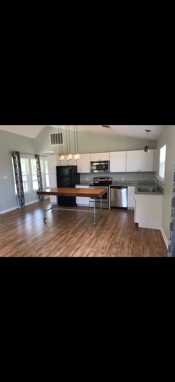 1200 Choctaw Brenham, TX 77833