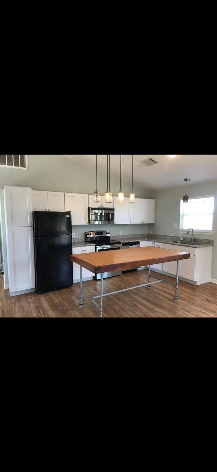 1200 Choctaw Brenham, TX 77833