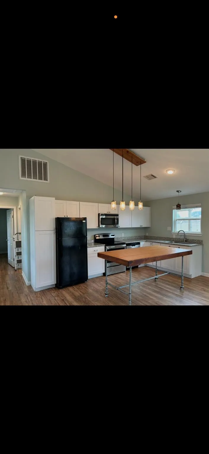 1200 Choctaw Brenham, TX 77833