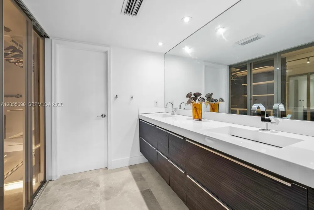 155 Ocean Lane Dr #1111 Key Biscayne, FL 33149