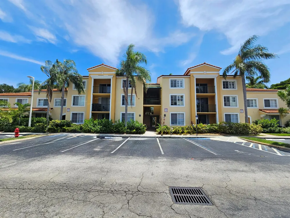 140 Yacht Club Way #305 Hypoluxo, FL 33462
