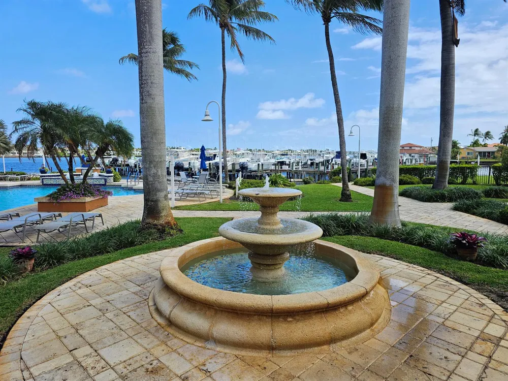 140 Yacht Club Way #305 Hypoluxo, FL 33462