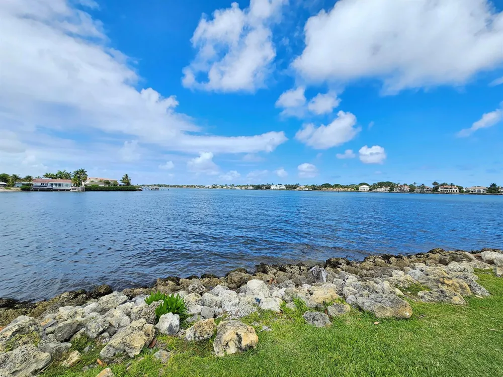 140 Yacht Club Way #305 Hypoluxo, FL 33462
