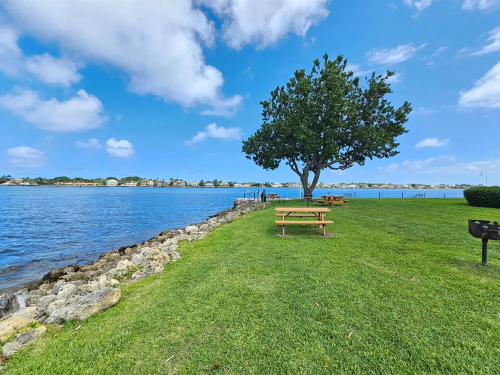 140 Yacht Club Way #305 Hypoluxo, FL 33462