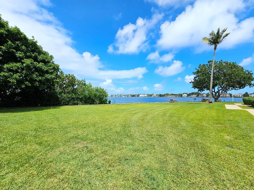 140 Yacht Club Way #305 Hypoluxo, FL 33462