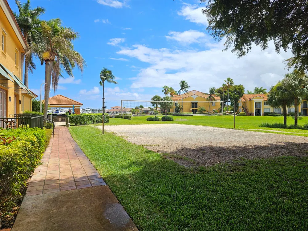 140 Yacht Club Way #305 Hypoluxo, FL 33462